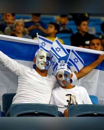 הנבחרת עדיין מפסידה, אבל האוהדים מרוצים. | AFP הנבחרת עדיין מפסידה, אבל האוהדים מרוצים. | AFP