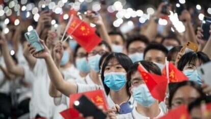 במדינה יש יותר ממיליארד טלפונים ניידים, שכולם למעשה חיישנים מתוחכמים. | AFP במדינה יש יותר ממיליארד טלפונים ניידים, שכולם למעשה חיישנים מתוחכמים. | AFP