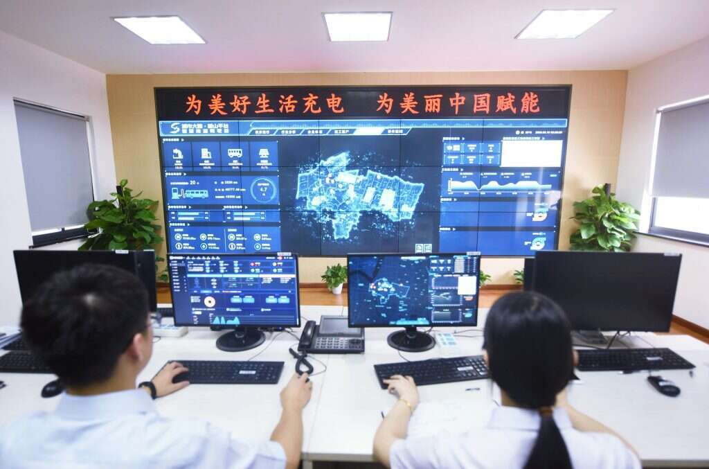 צוות סיטי בריין עוקב אחר אספקת החשמל במחוז האנגג'ואו בסין. | גטי אימג'ס צוות סיטי בריין עוקב אחר אספקת החשמל במחוז האנגג'ואו בסין. | גטי אימג'ס