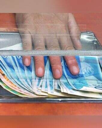 משיכת כסף | שאטרסטוק משיכת כסף | שאטרסטוק