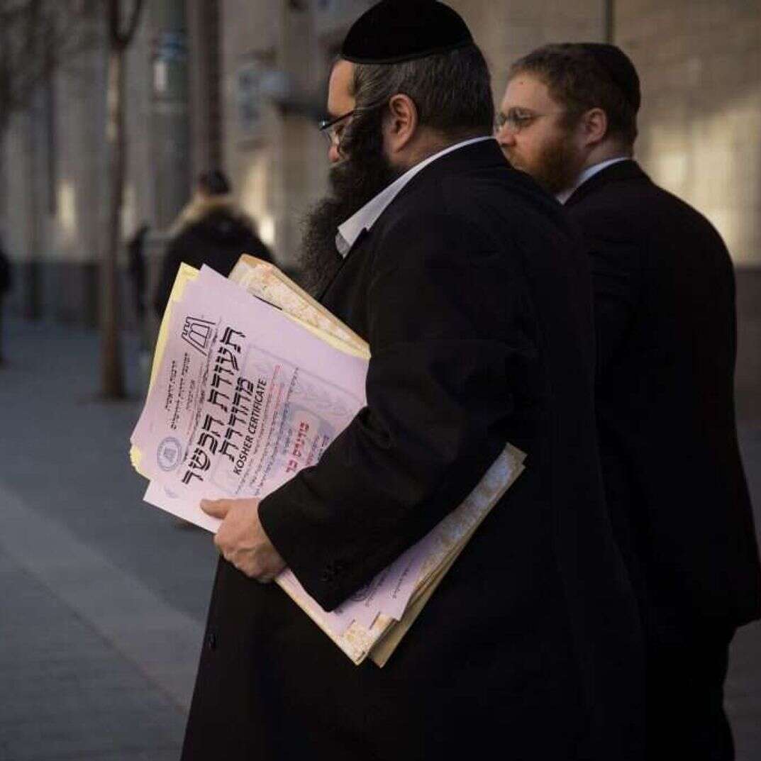 תעודות כשרות, אילוסטרציה | הדס פרוש, פלאש 90 תעודות כשרות, אילוסטרציה | הדס פרוש, פלאש 90