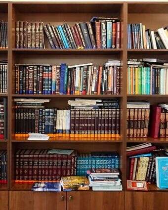 ארון ספרים יהודי | שאטרסטוק ארון ספרים יהודי | שאטרסטוק