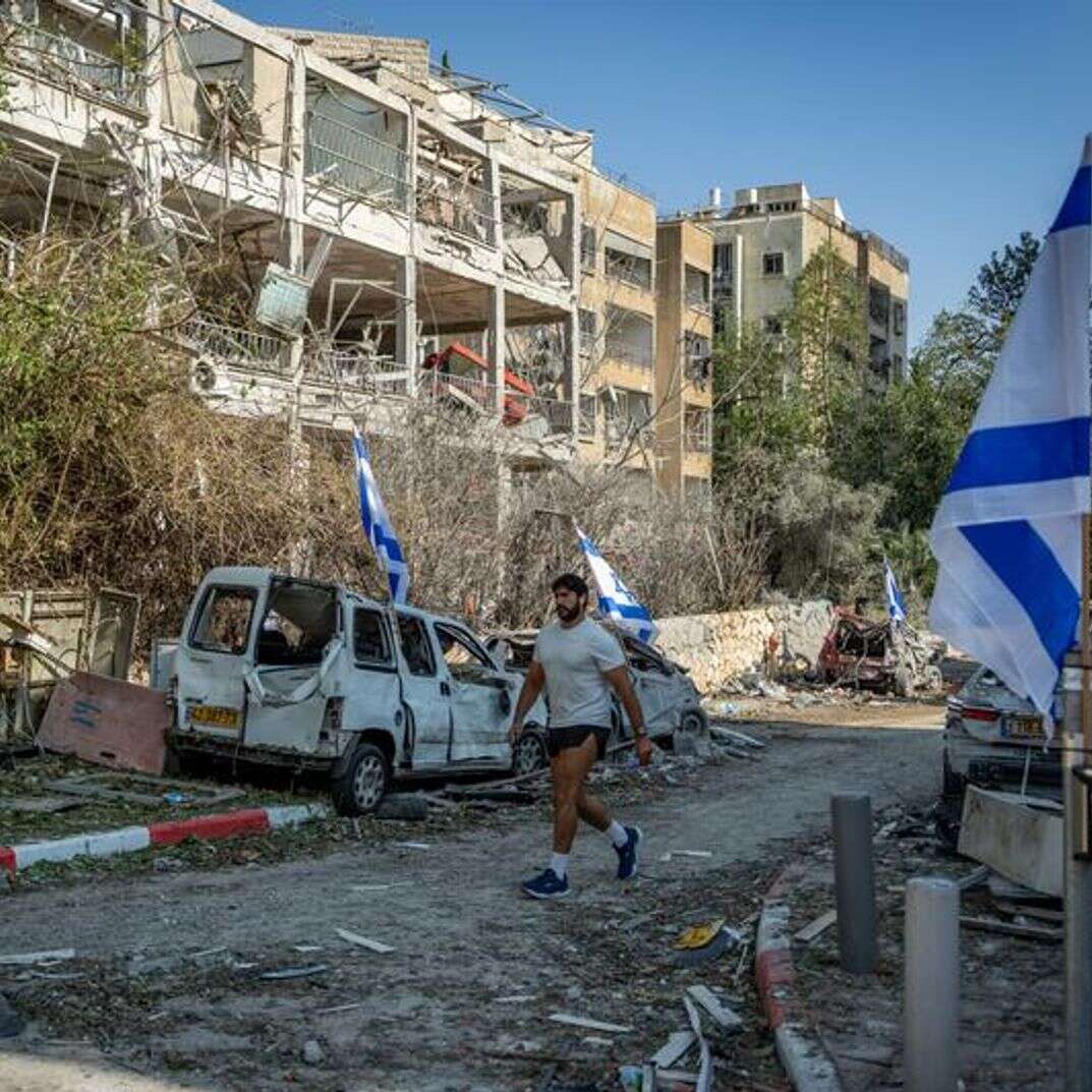 עם כלביא: פגיעת טיל איראני ברמת גן | אריק מרמור, פלאש 90 עם כלביא: פגיעת טיל איראני ברמת גן | אריק מרמור, פלאש 90