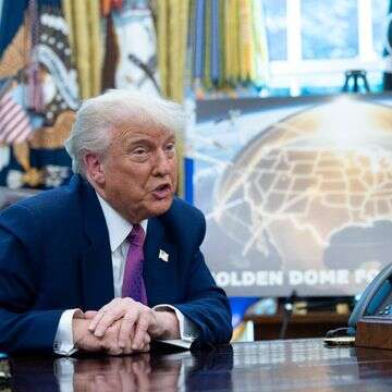 טראמפ בהכרזה על קידום פיתוח מגן ההגנה מפני טילים "כיפת הזהב" | EPA טראמפ בהכרזה על קידום פיתוח מגן ההגנה מפני טילים "כיפת הזהב" | EPA