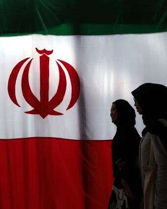 נשים חולפות על פני דגל איראן | EPA נשים חולפות על פני דגל איראן | EPA