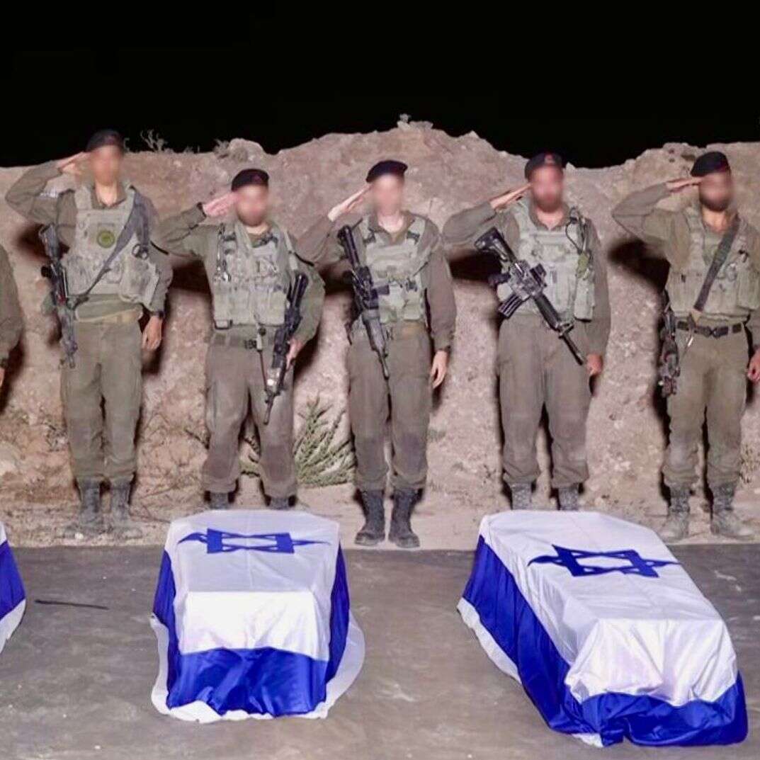 מעמד קבלת ארונות החטופים החללים על-ידי כוח צה"ל, לפני שבועיים | דובר צה"ל מעמד קבלת ארונות החטופים החללים על-ידי כוח צה"ל, לפני שבועיים | דובר צה"ל