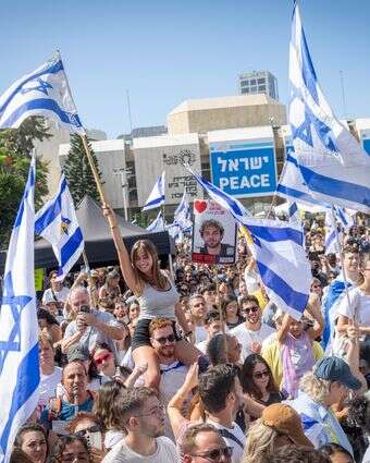 כיכר החטופים בזמן העסקה | Chaim Goldberg/Flash90 כיכר החטופים בזמן העסקה | Chaim Goldberg/Flash90
