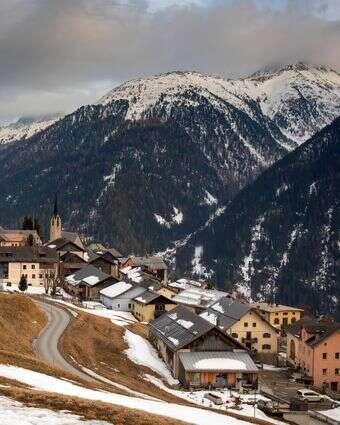 הדימוי האידילי של הארץ היפה והשלווה נסדק. גוארדה, שווייץ | גטי אימג'ס הדימוי האידילי של הארץ היפה והשלווה נסדק. גוארדה, שווייץ | גטי אימג'ס