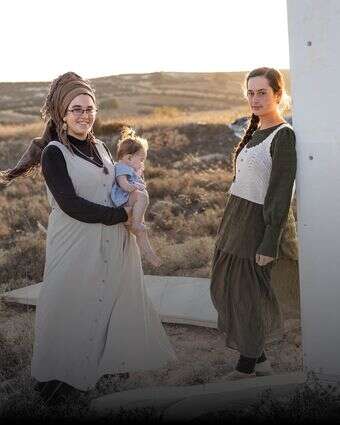 בנות ממשיכות עמוד הבית | נעמה שטרן בנות ממשיכות עמוד הבית | נעמה שטרן