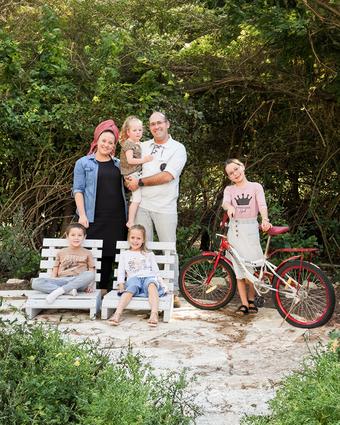 נדלן משפחת נבוז'וני דף הבית | אייל מרגולין, ג'יני נדלן משפחת נבוז'וני דף הבית | אייל מרגולין, ג'יני