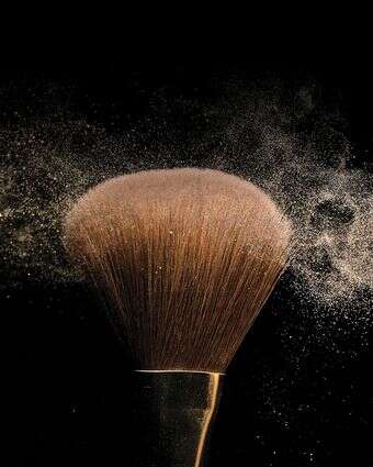 האיפור השקט | שאטרסטוק האיפור השקט | שאטרסטוק