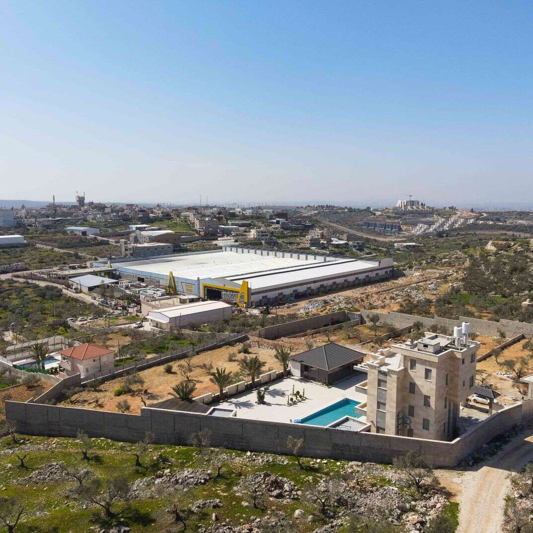 ב־2021 נהרסו 19 אחוזים מהמבנים הבלתי חוקיים, וב־2024 - 68 אחוזים. מתחם פלסטיני בלתי חוקי | לירון מולדובן ב־2021 נהרסו 19 אחוזים מהמבנים הבלתי חוקיים, וב־2024 - 68 אחוזים. מתחם פלסטיני בלתי חוקי | לירון מולדובן