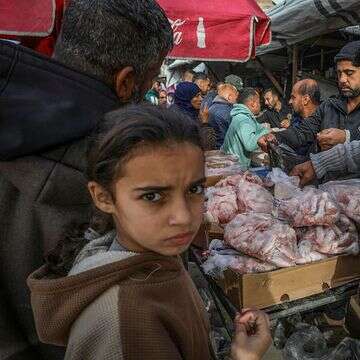 ילדה עזתית בשוק חאן יונס בעזה, 30 בינואר 2026 | אעבד ראחים חאטיב, פלאש 90 ילדה עזתית בשוק חאן יונס בעזה, 30 בינואר 2026 | אעבד ראחים חאטיב, פלאש 90