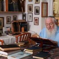 העולה מארה"ב שהיה ממחדשי ההתיישבות בחברון ומנהיג ציבור. הרב ולדמן, 2000 | מרים צחי העולה מארה"ב שהיה ממחדשי ההתיישבות בחברון ומנהיג ציבור. הרב ולדמן, 2000 | מרים צחי