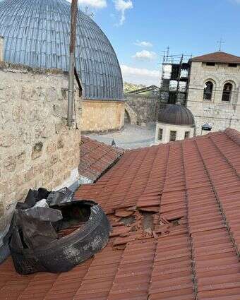 שברי טיל מיירט בעיר העתיקה | דוברות המשטרה שברי טיל מיירט בעיר העתיקה | דוברות המשטרה