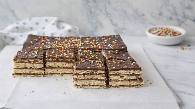 10 דקות עבודה: עוגת מצות ושוקולד שתמיד מצליחה | Dall-E 10 דקות עבודה: עוגת מצות ושוקולד שתמיד מצליחה | Dall-E