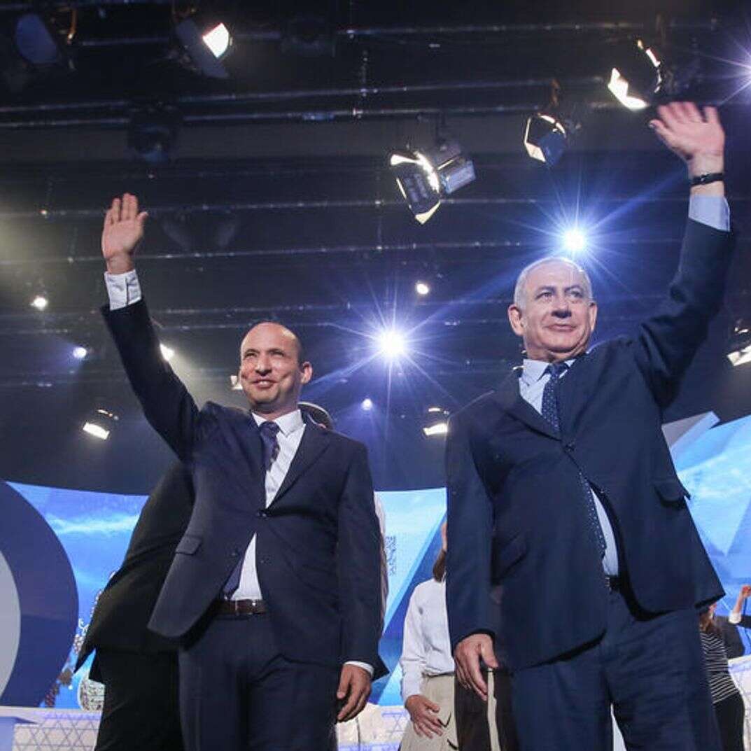 נתניהו ובנט זה לצד זה, בחידון התנ"ך ה'תשע"ח. אפשר לנהל דיון פוליטי מכובד | שלומי כהן, פלאש 90 נתניהו ובנט זה לצד זה, בחידון התנ"ך ה'תשע"ח. אפשר לנהל דיון פוליטי מכובד | שלומי כהן, פלאש 90