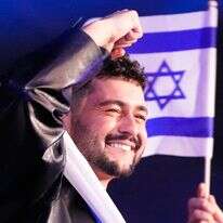 נעם בתן, לאחר ביצוע השיר "מישל", בחצי הגמר אירוויזיון 2026 | AP נעם בתן, לאחר ביצוע השיר "מישל", בחצי הגמר אירוויזיון 2026 | AP