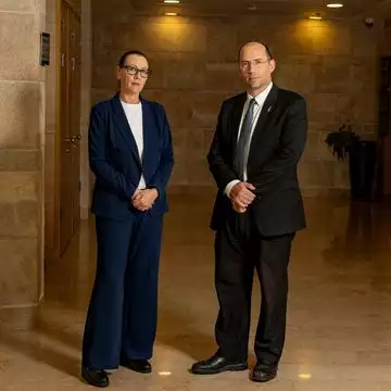 מתעלים מעל המחלוקת דף הבית | נעמה שטרן מתעלים מעל המחלוקת דף הבית | נעמה שטרן