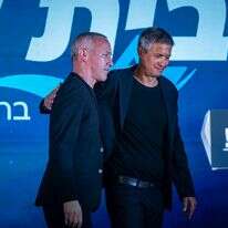 יועז הנדל וחילי טרופר בכנס מפלגת "בית ציוני" | יונתן זינדל, פלאש 90 יועז הנדל וחילי טרופר בכנס מפלגת "בית ציוני" | יונתן זינדל, פלאש 90