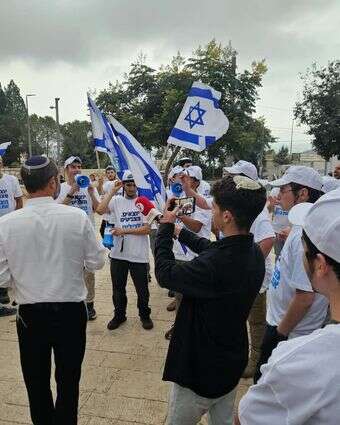 חברי מטה "ימין מנצח" ביום הבחירות | חופשי חברי מטה "ימין מנצח" ביום הבחירות | חופשי