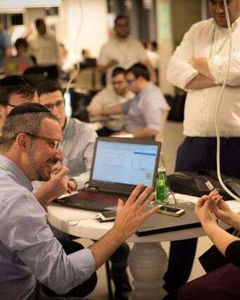 מתכנתים חרדים במרתון תיכנות במשרדי פייסבוק. | אריק סולטן מתכנתים חרדים במרתון תיכנות במשרדי פייסבוק. | אריק סולטן