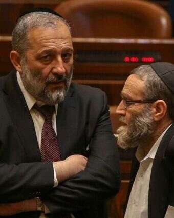 אריה דרעי ומשה גפני בדיון על חוק הגיוס. | אורן בן חקון אריה דרעי ומשה גפני בדיון על חוק הגיוס. | אורן בן חקון
