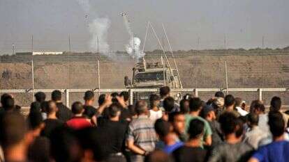 הפרות סדר מול גדר המערכת בעזה. | AFP הפרות סדר מול גדר המערכת בעזה. | AFP