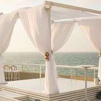 חופה. | שאטרסטוק חופה. | שאטרסטוק