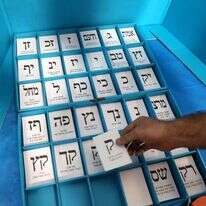 הכנת קלפיות לבחירות | EPA הכנת קלפיות לבחירות | EPA