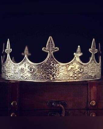 כתר של מלכה. | שאטרסטוק כתר של מלכה. | שאטרסטוק