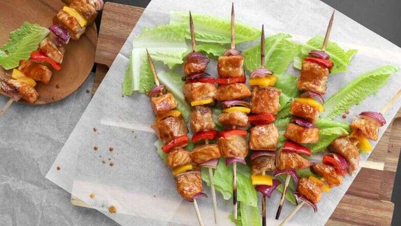 מרינדה אסייתית לשיפודי סלמון. | אפרת ליכטנשטט מרינדה אסייתית לשיפודי סלמון. | אפרת ליכטנשטט