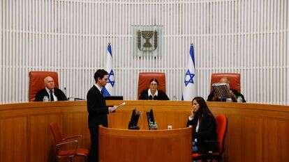שופטי העליון חיות, סולברג ופוגלמן. | אוליבייה פיטוסי, פלאש 90 שופטי העליון חיות, סולברג ופוגלמן. | אוליבייה פיטוסי, פלאש 90