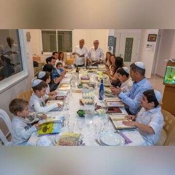 הכנות לליל הסדר, מושב ישרש, 2021. | יוסי אלוני, פלאש 90 הכנות לליל הסדר, מושב ישרש, 2021. | יוסי אלוני, פלאש 90