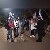 הידברות בין מפגינים בעד ונגד הרפורמה בירושלים. אילוסטרציה | ישי פרידמן הידברות בין מפגינים בעד ונגד הרפורמה בירושלים. אילוסטרציה | ישי פרידמן