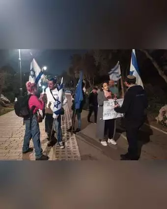 הידברות בין מפגינים בעד ונגד הרפורמה בירושלים. אילוסטרציה | ישי פרידמן הידברות בין מפגינים בעד ונגד הרפורמה בירושלים. אילוסטרציה | ישי פרידמן