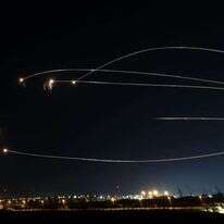 יירוטים של כיפת ברזל, הערב. | יונתן זינדל/פלאש90 יירוטים של כיפת ברזל, הערב. | יונתן זינדל/פלאש90