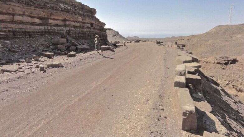 קטע מדרך עולי הרגל בהרי אילת. | עוזי אבנר, מופ מדבר וים המלח קטע מדרך עולי הרגל בהרי אילת. | עוזי אבנר, מופ מדבר וים המלח