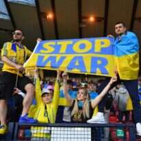 מפגינים אוקראיניים נגד המלחמה | AFP מפגינים אוקראיניים נגד המלחמה | AFP