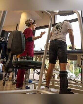 פצוע מלחמת "חרבות ברזל" בשיקום. למצולמים אין קשר לכתבה. | גטי אימג'ס פצוע מלחמת "חרבות ברזל" בשיקום. למצולמים אין קשר לכתבה. | גטי אימג'ס