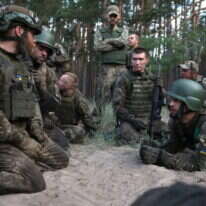 חיילים אוקראינים במהלך אימון באזור הקרבות. | AFP חיילים אוקראינים במהלך אימון באזור הקרבות. | AFP