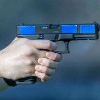 אקדח | יוסי אלוני, פלאש 90 אקדח | יוסי אלוני, פלאש 90