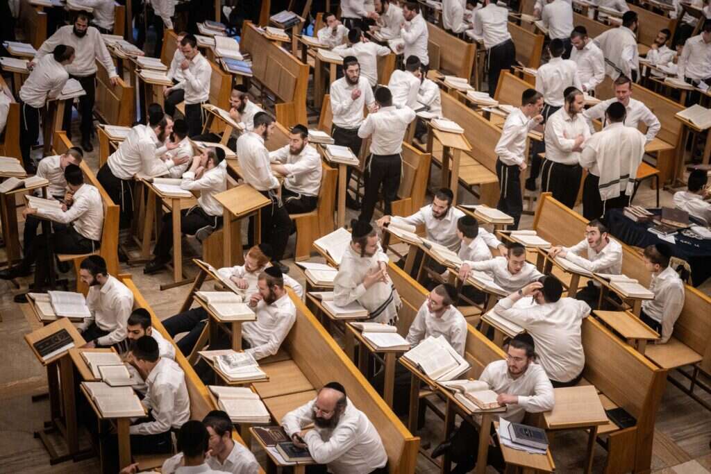 גם הם יגיבו לתמריצים. תלמידי ישיבה חרדים. | חיים גולדברג, פלאש 90 גם הם יגיבו לתמריצים. תלמידי ישיבה חרדים. | חיים גולדברג, פלאש 90