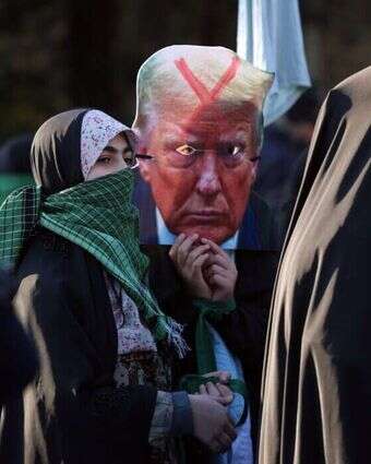 הפגנה נגד טראמפ באיראן, | EPA/ABEDIN TAHERKENAREH הפגנה נגד טראמפ באיראן, | EPA/ABEDIN TAHERKENAREH