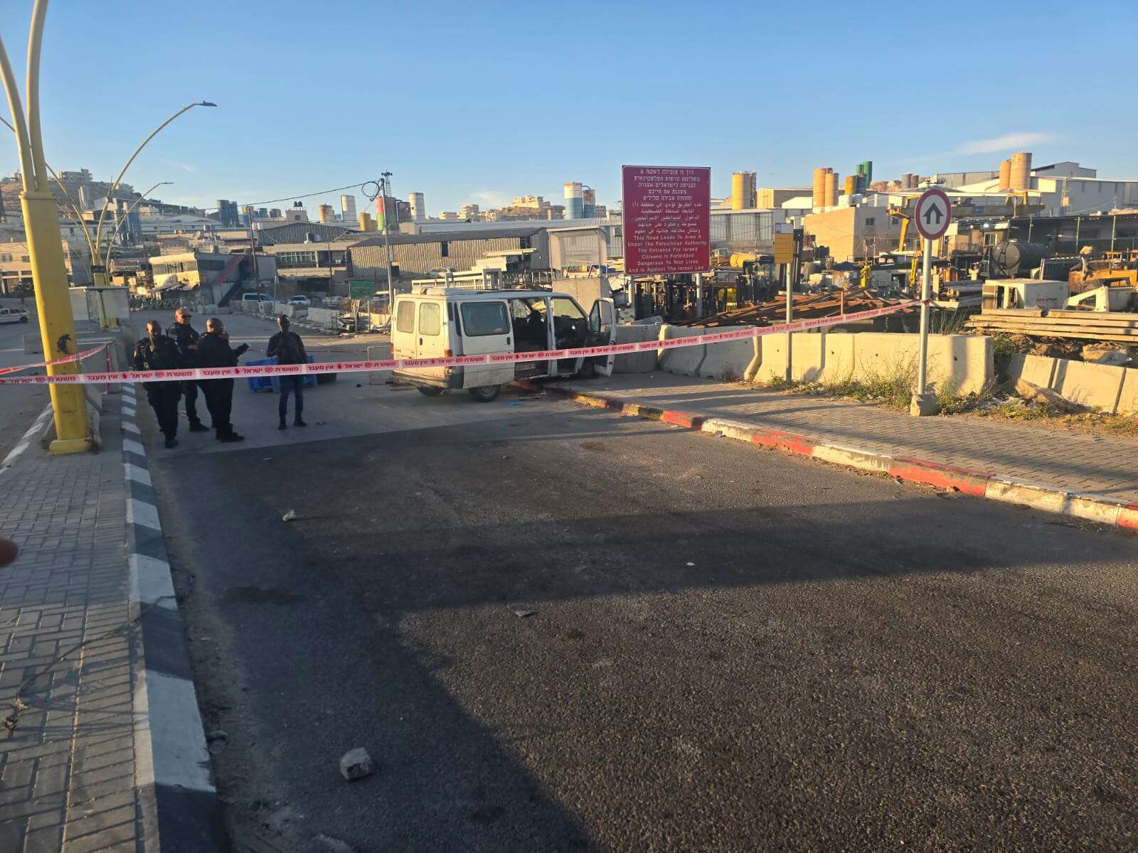 זירת הפיגוע במחסום הכבשים. | דוברות הר חברון זירת הפיגוע במחסום הכבשים. | דוברות הר חברון