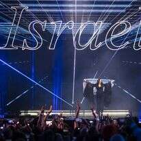 יובל רפאל על בימת האירוויזיון, 2024 | EPA/GEORGIOS KEFALAS יובל רפאל על בימת האירוויזיון, 2024 | EPA/GEORGIOS KEFALAS