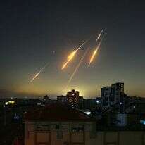 עם כלביא: טילים איראנים בשמי ישראל כפי שצולמו מרצועת עזה | AFP עם כלביא: טילים איראנים בשמי ישראל כפי שצולמו מרצועת עזה | AFP