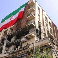 דגל איראן על בניין שנפגע בתקיפה של צה"ל | AFP דגל איראן על בניין שנפגע בתקיפה של צה"ל | AFP