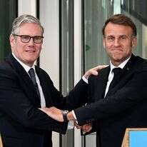 ראש ממשלת בריטניה, קיר סטארמר, ונשיא צרפת, עמנואל מקרון | AFP ראש ממשלת בריטניה, קיר סטארמר, ונשיא צרפת, עמנואל מקרון | AFP