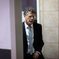 השופט יצחק עמית ביציאתו מהוועדה למינוי שופטים בינואר 2025, שבה הצביע בעד מינוי עצמו לנשיא בית המשפט העליון | חיים גולדברג, פלאש 90 השופט יצחק עמית ביציאתו מהוועדה למינוי שופטים בינואר 2025, שבה הצביע בעד מינוי עצמו לנשיא בית המשפט העליון | חיים גולדברג, פלאש 90